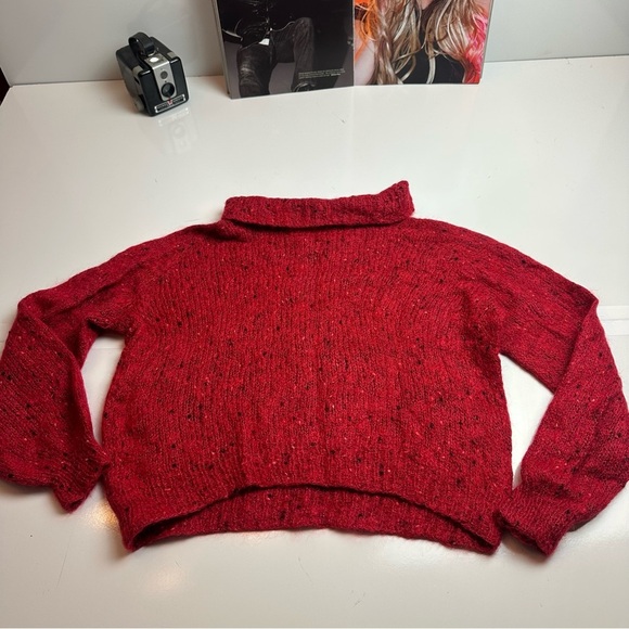 Chic Scarlet Turtleneck Sweater - Picture 3 of 6